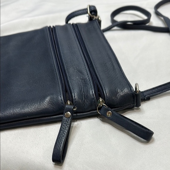 Vera Pelle Navy Blue Genuine Leather Crossbody Bag with Zippered Pockets - Picture 7 of 15